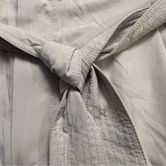 Athleta Beige Skyline Short II high waisted size 24 - Picture 4 of 13